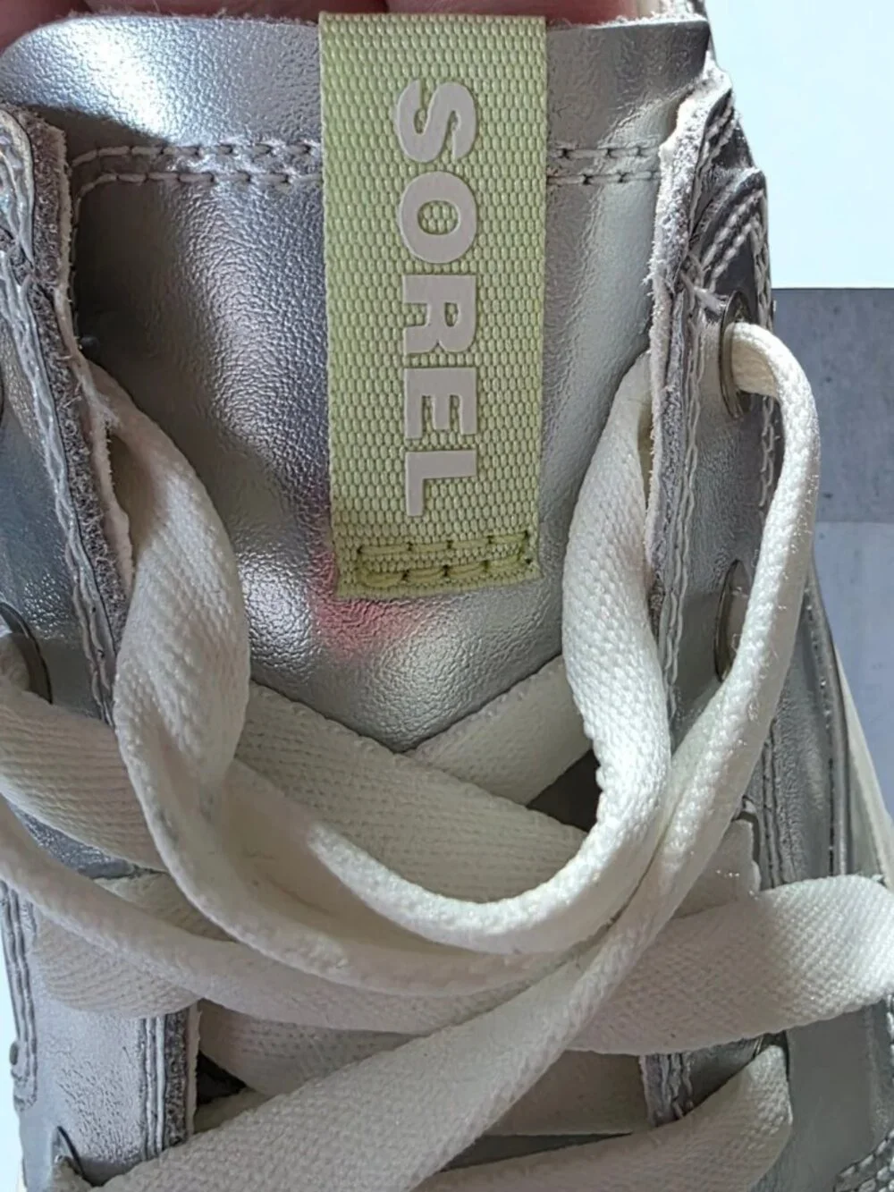 EUC SOREL Like NEW ( 9 ) CARIBOU X Women's Waterproof Metallic Leather Platforms